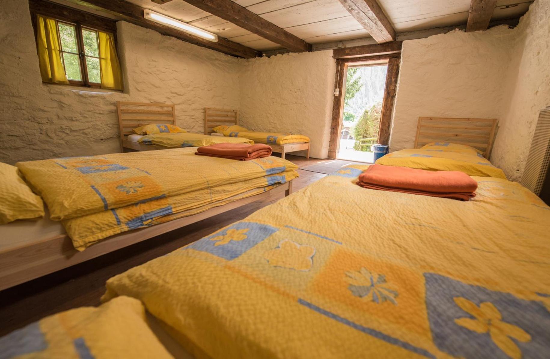 Auberge de jeunesse Schutzenbach Backpackers For Adults 18-35 à Lauterbrunnen Extérieur photo